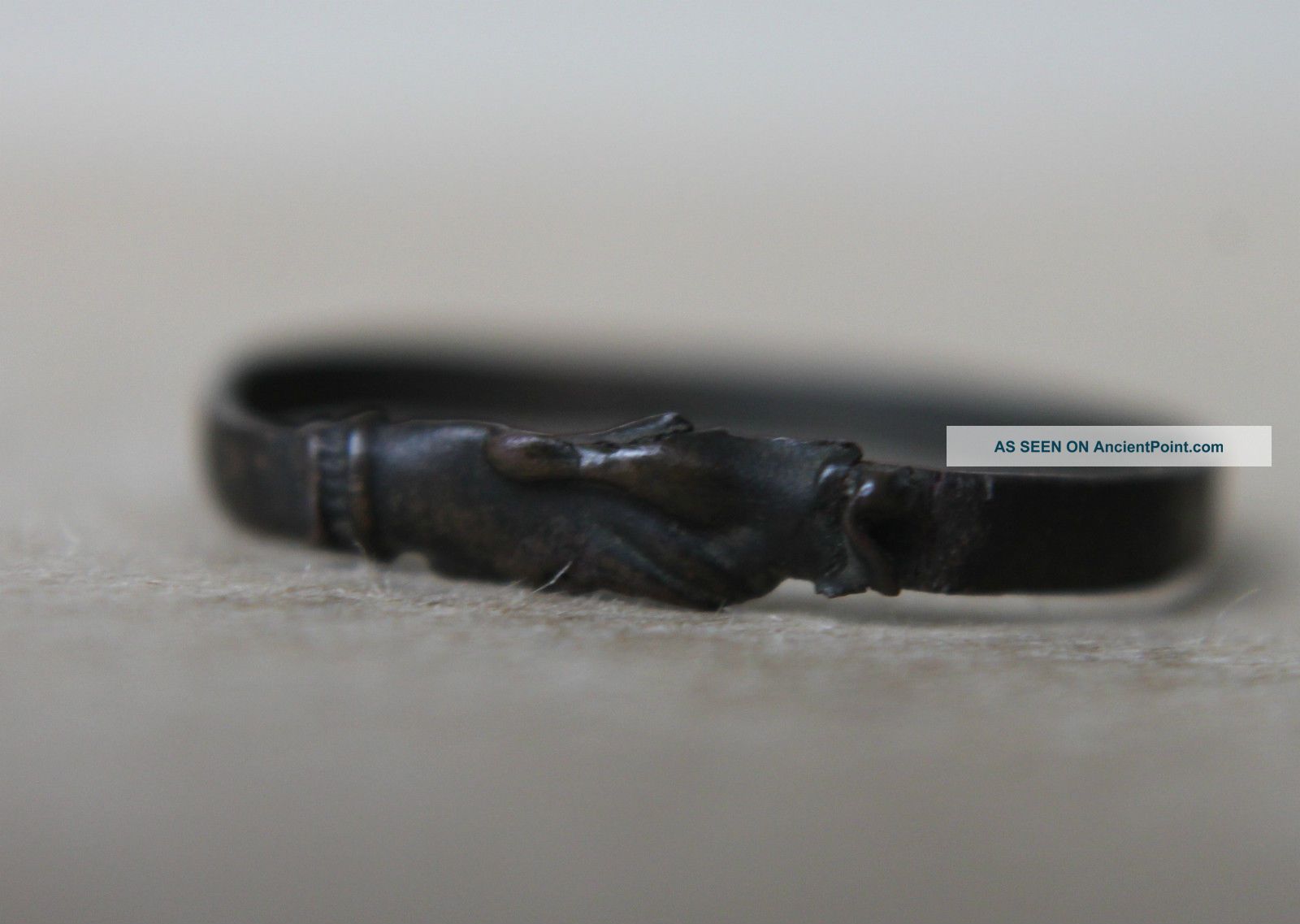 Roman Period Bronze Wedding Ring Clasped Hands 200 - 300 Ad Vf, Roman photo