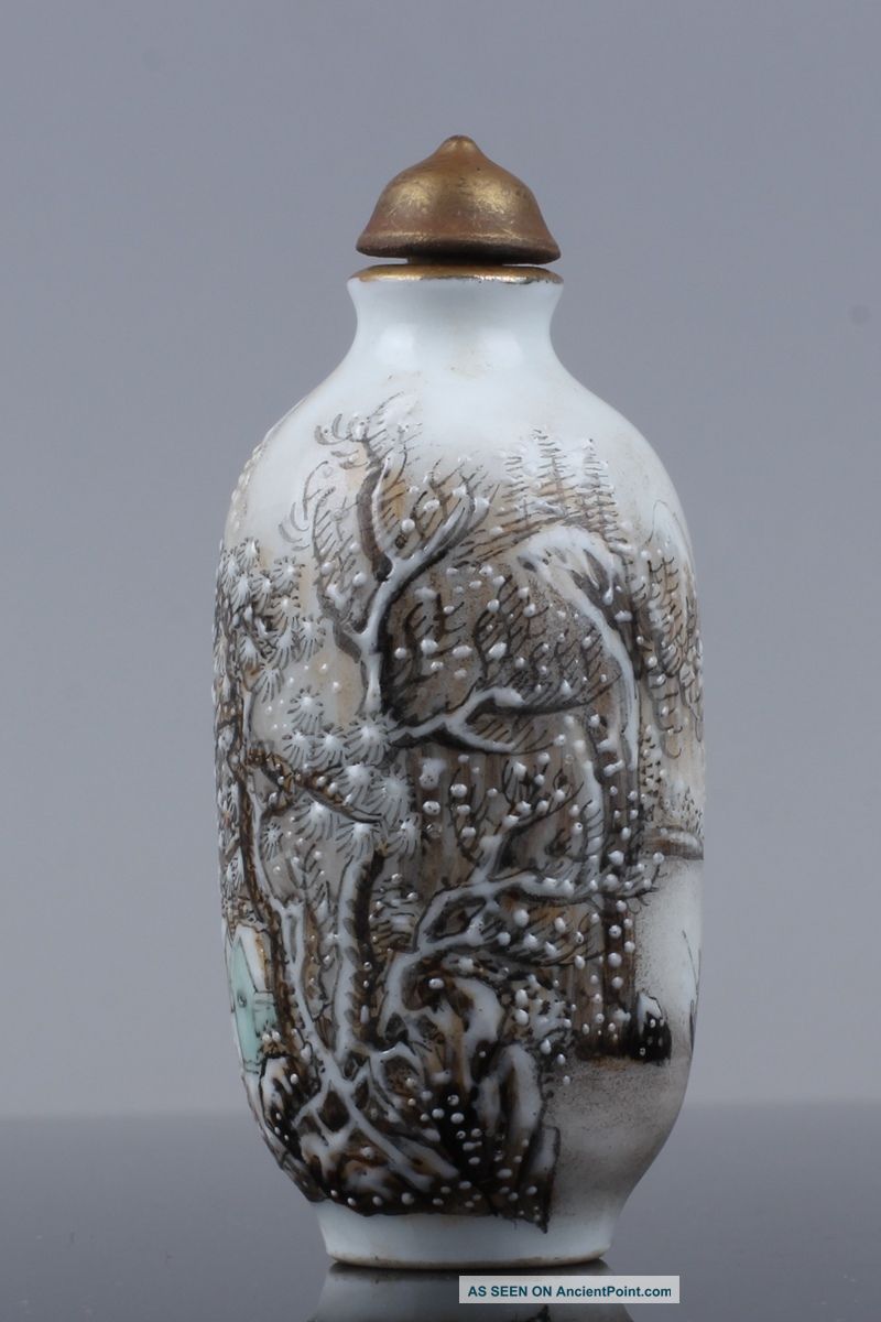 Chinese Landscape Painting Handmade Porcelain Snuff Bottle Snuff Bottles photo