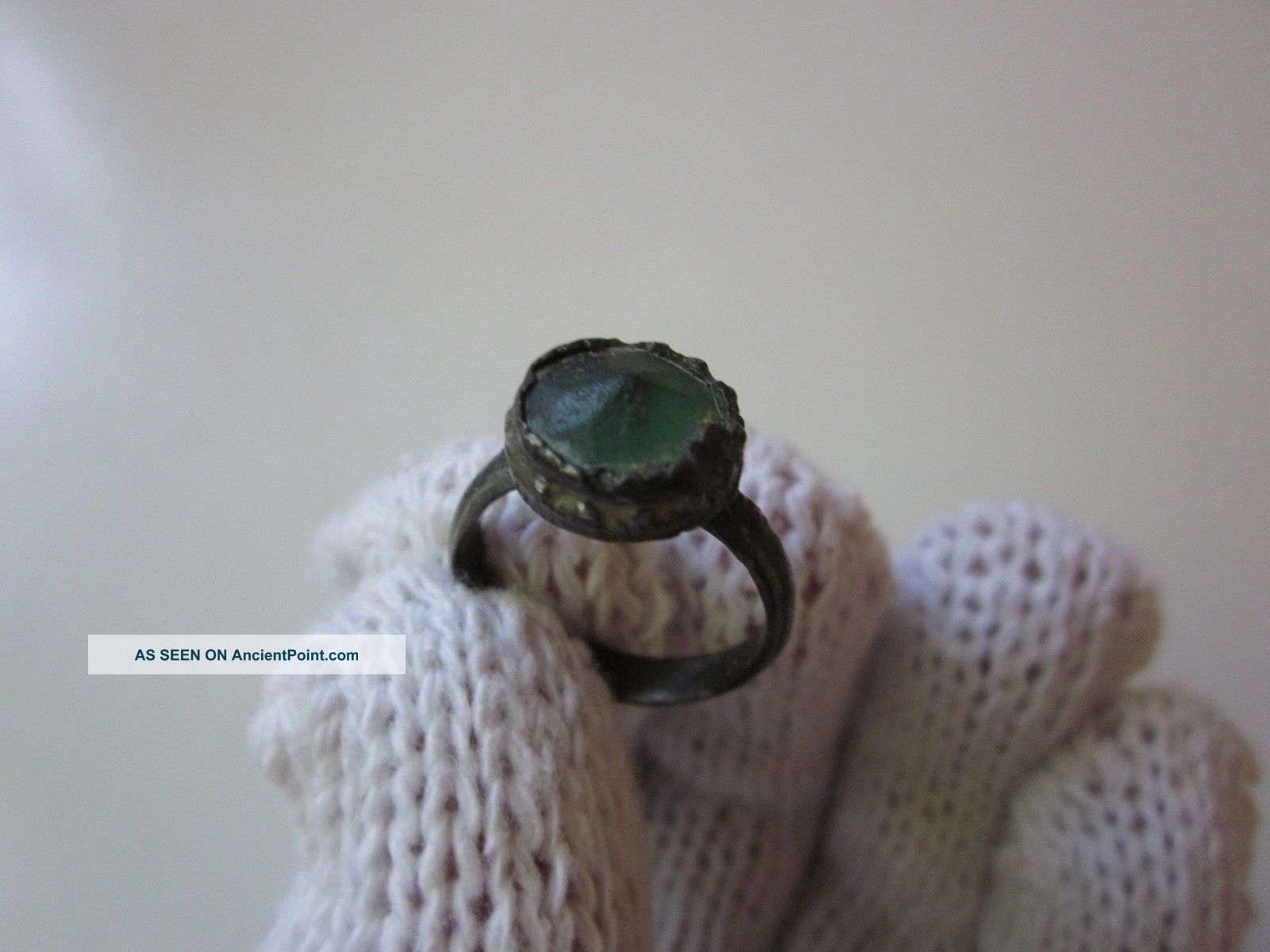 Top Explosive - Ancient Roman Period Bronze Ring With Green Stone Roman photo