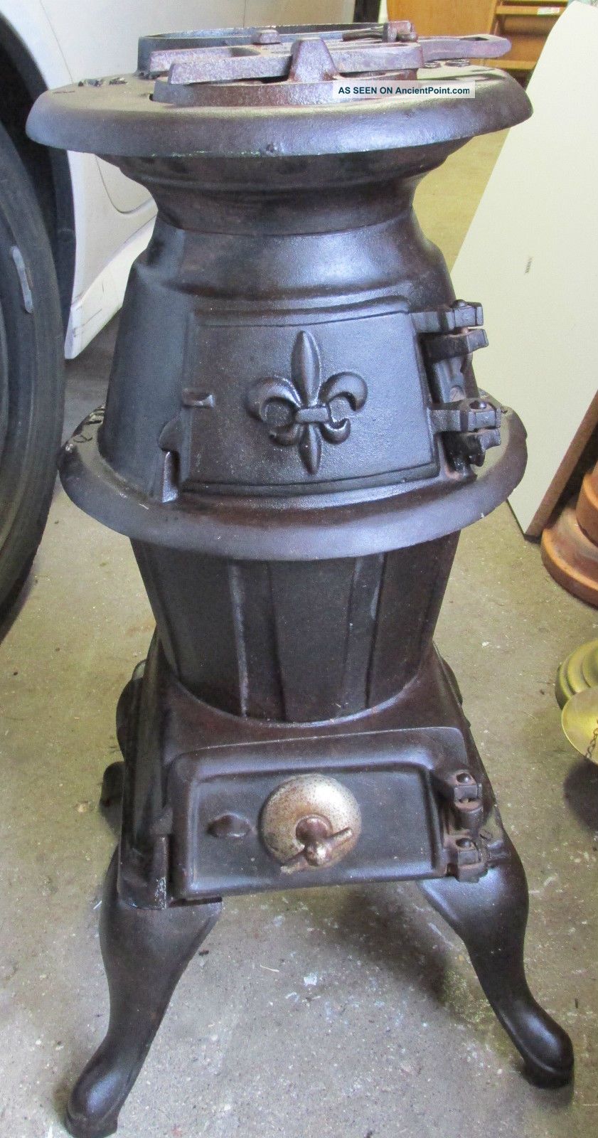 Antique Cast Iron Pot Belly Stove King Stove & Range Co.  Sheffield Ala.  No.  30 C Stoves photo