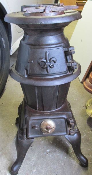 Antique Cast Iron Pot Belly Stove King Stove & Range Co.  Sheffield Ala.  No.  30 C photo
