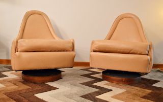 Petite Slipper Lounge Chairs By Milo Baughman For Thayer Coggin photo