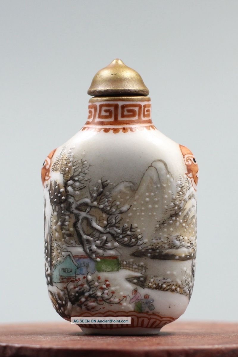 China Handmade Porcelain Snuff Bottle Painting Landscapes Snuff Bottles photo