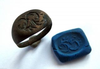 Circa.  1500 A.  D British Found Tudor Period Ae Bronze Heraldic Seal Ring photo