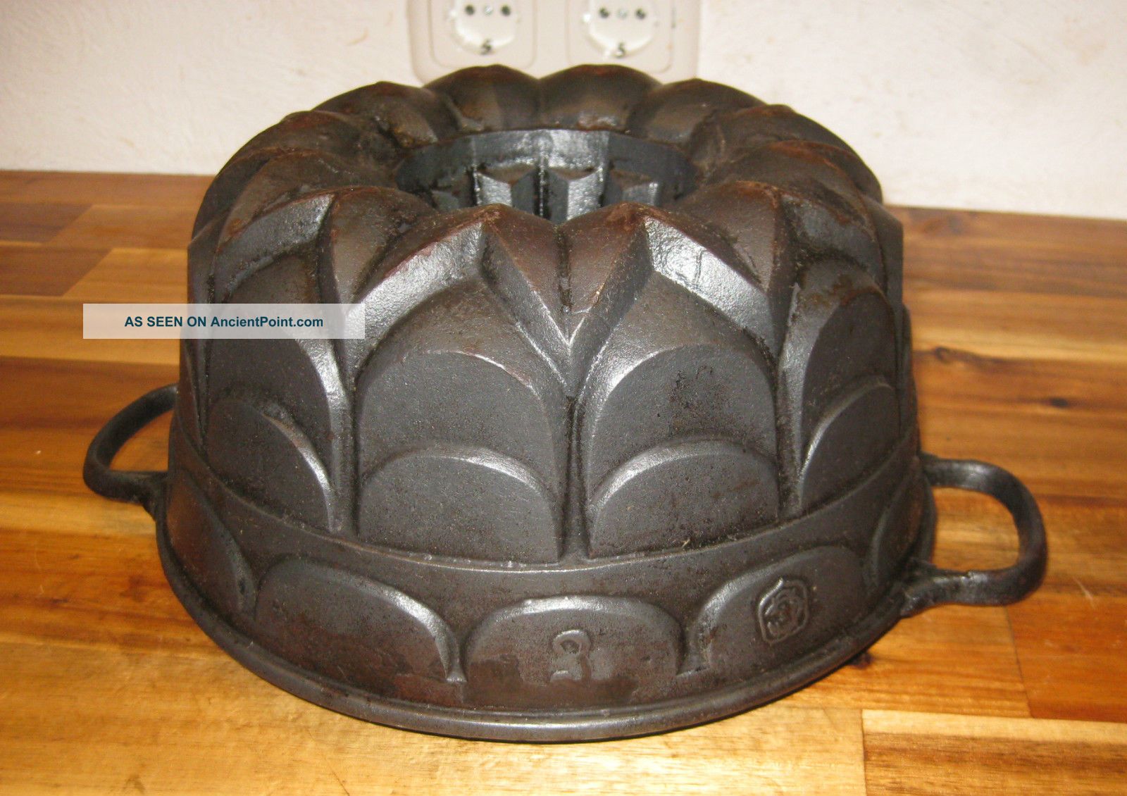 Very Old Antique Cast Iron Bundt Pan,  Le Creuset,  Stamped,  Germany,  2814 G Other Antique Home & Hearth photo