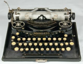 Noiseless Portable Typewriter (serial No.  2112) - Circa 1921 photo