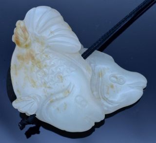 Very Fine 18/19thc Chinese Qing Pure White Hetian Jade Twin Fish Toggle Pendant photo