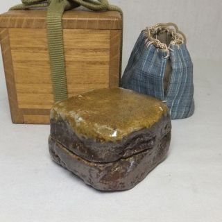 E282: Real Old Japanese Bizen Pottery Incense Case Kogo With Shifuku And Box photo