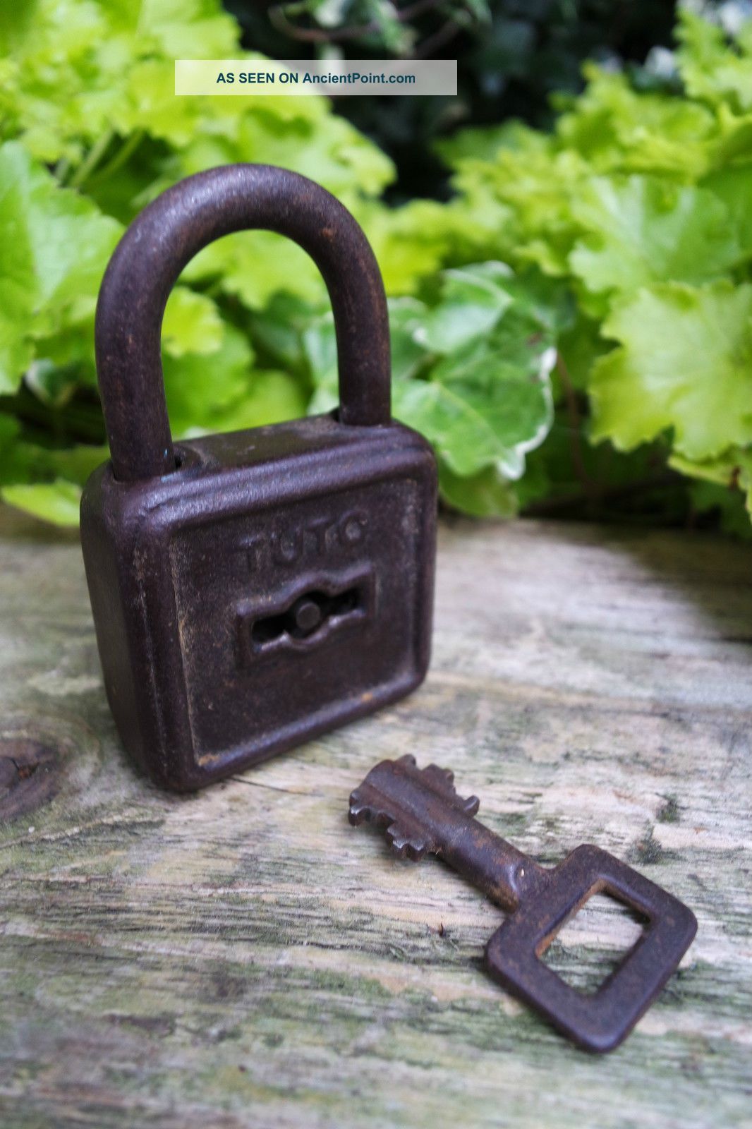 Vintage Padlock With One Key,  Order Locks & Keys photo