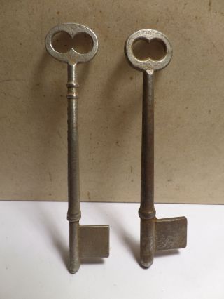 2 Antique Skeleton Keys 5 