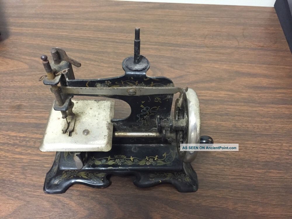 Antique Miniature Mini Germany Toy Child Kid Sewing Machine Metal Vintage Black Sewing Machines photo