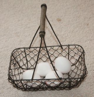 Small Primitive Style Rusty Chickenwire Egg Basket With Wood Handle Metal Decor photo