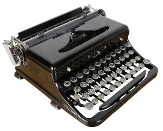 Vintage 1930s Royal Portable Typewriter Model O Glossy,  Fully, photo