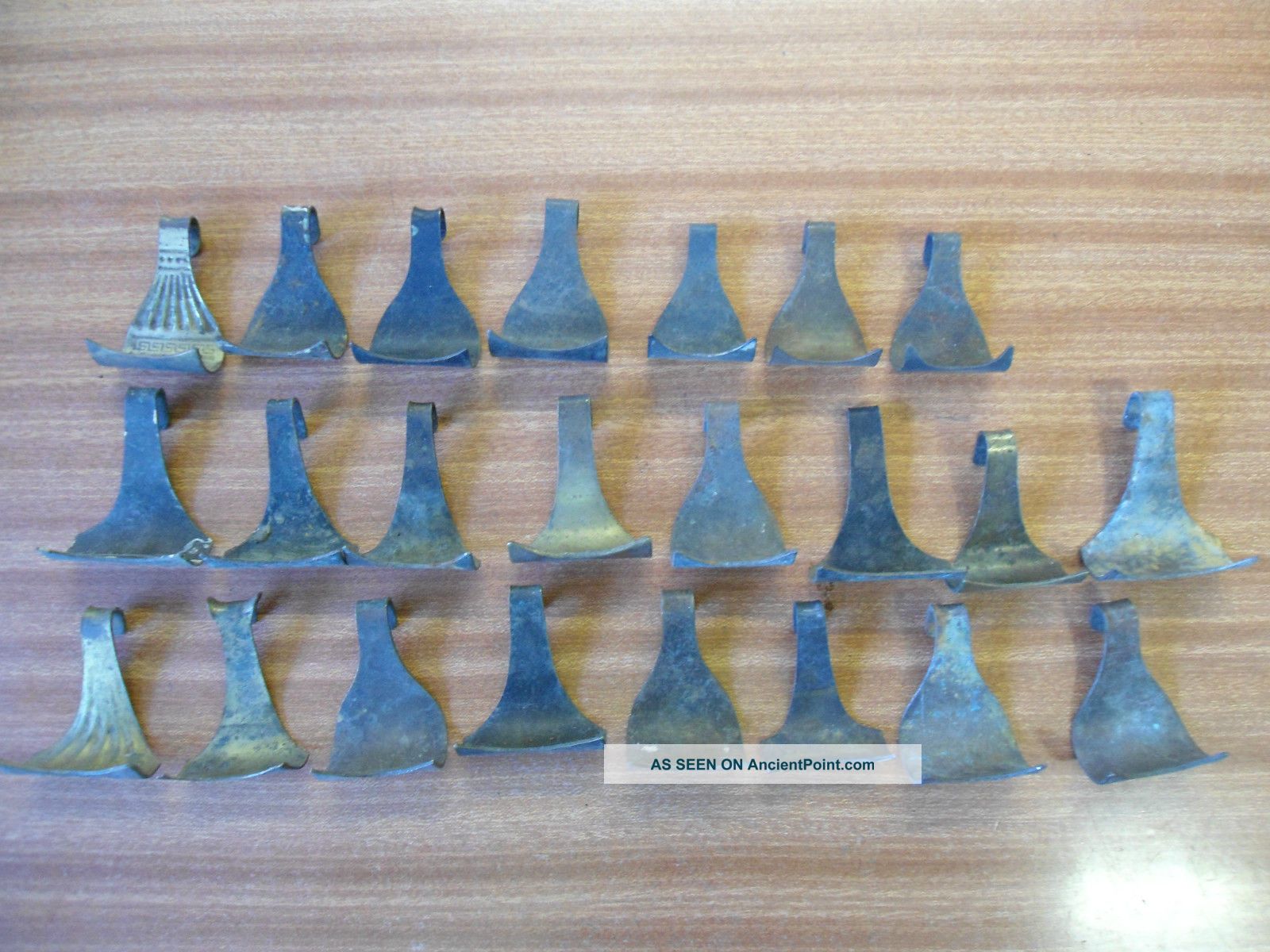 23 Old Brass And Steel Picture Rail Hooks Door Knobs & Handles photo