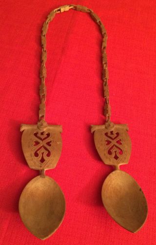 Vtg Wood Chain Norwegian Bridal / Love Spoons Hand Carved 1 Pce Of Wood 36 photo