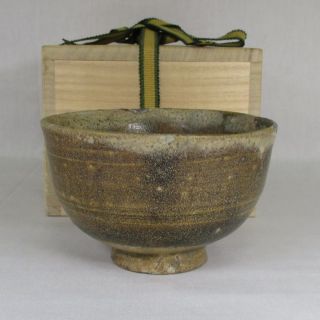 G377: Real Japanese Old Karatsu Pottery Ware Tea Bowl With Appropriate Work photo