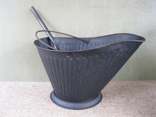 Antique Coal Scuttle Hod Bucket Primitive 17 Metal Ash Shovel Bail Handle photo