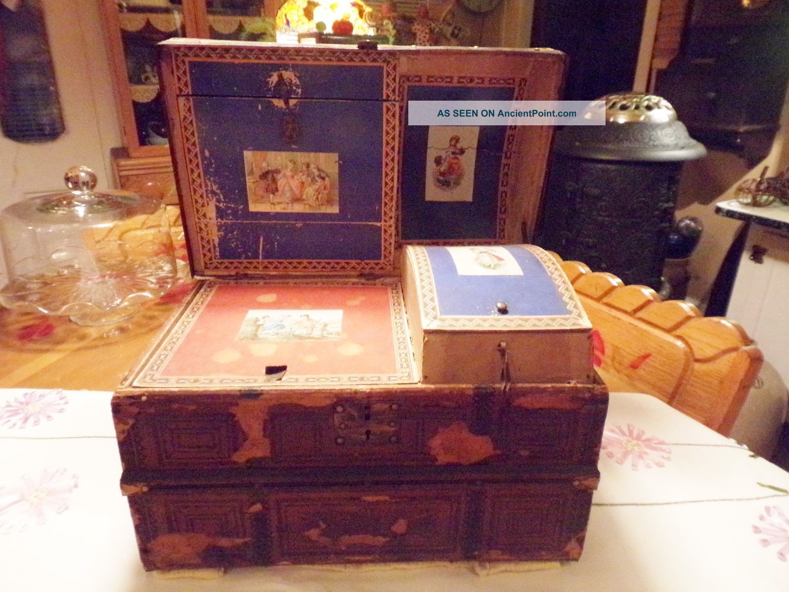 Antique Salesman Sample Child Size Domed Trunk Complete Good Graphics 1800-1899 photo