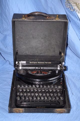 Antique Remington Noiseless Portable Typewriter Serial N95896 In Case photo