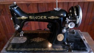 Vintage 1922 Singer Sewing Machine Y715764 Model 99k Portable W/bendwood Case photo