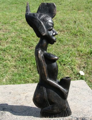 African Art Statue Figurative Africa Ebony Ebene Kneeing Statue Woman Lady Body photo