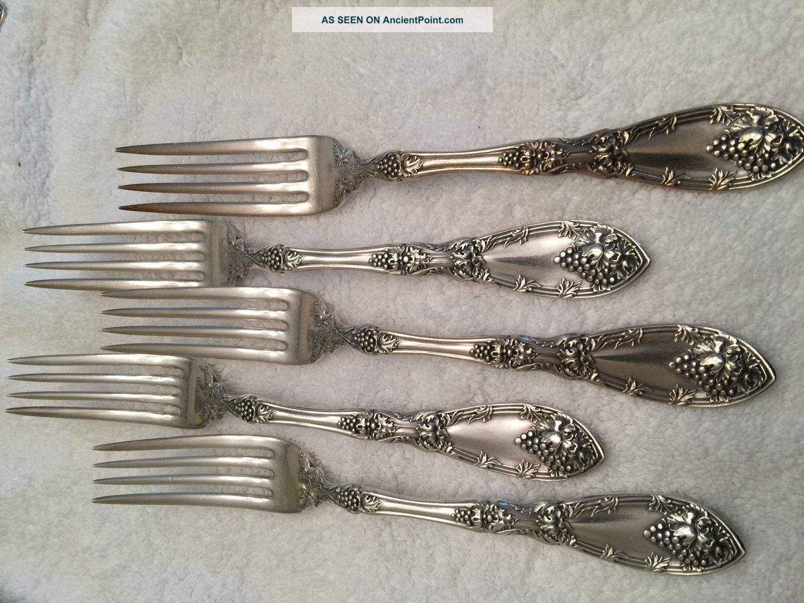 Vintage Pattern (grape) - 5 Luncheon/salad Forks - Rogers Flatware & Silverware photo