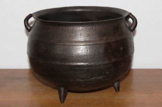 18th To Early 19th Century 6 Qt.  Bulge Pot Gypsy Kettle 3 - Leg Cast Iron Antique photo