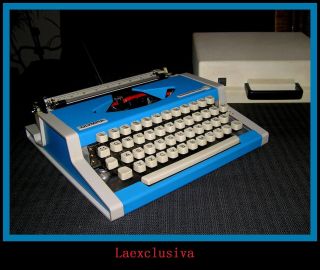 Vtg Rare Pop Funky Blue Olympia Traveller Luxe Typewriter, photo