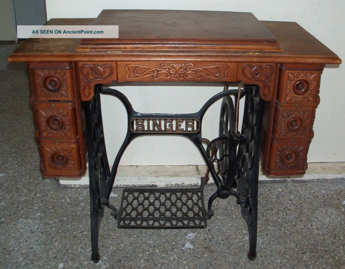 Vintage 1901 Singer Sewing Machine Model 27 Treadle Pedal Cabinet