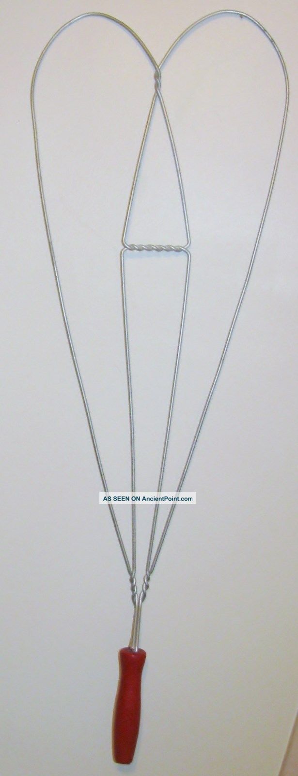 Vtg Rug Beater Red Handle Minnesota Flyswatter Ostrich Egg Beater 31” X10” Primitives photo