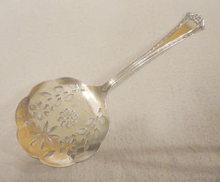 1847 Rogers Continental 1914 Colonial Revival Style Round Pierced Tomato Server photo