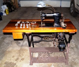 Vintage Complete Singer Model 61 Industrial Sewing Machine & Cast Iron Base photo