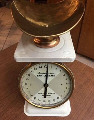 Vintage American Family Scale Counter Top Model White Enamel With Pan 25 Lbs. photo
