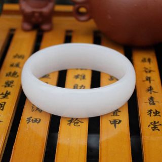 Chinese Hand - Carved Natural White Bracelet 58mm photo