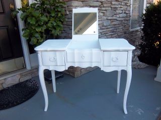 Vintage French Provincial White Vanity Table With Mirror By Broyhill - Gorgeous photo