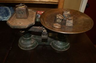 Antique Iron General Store Scale With 5 Weights Copper Tray In photo