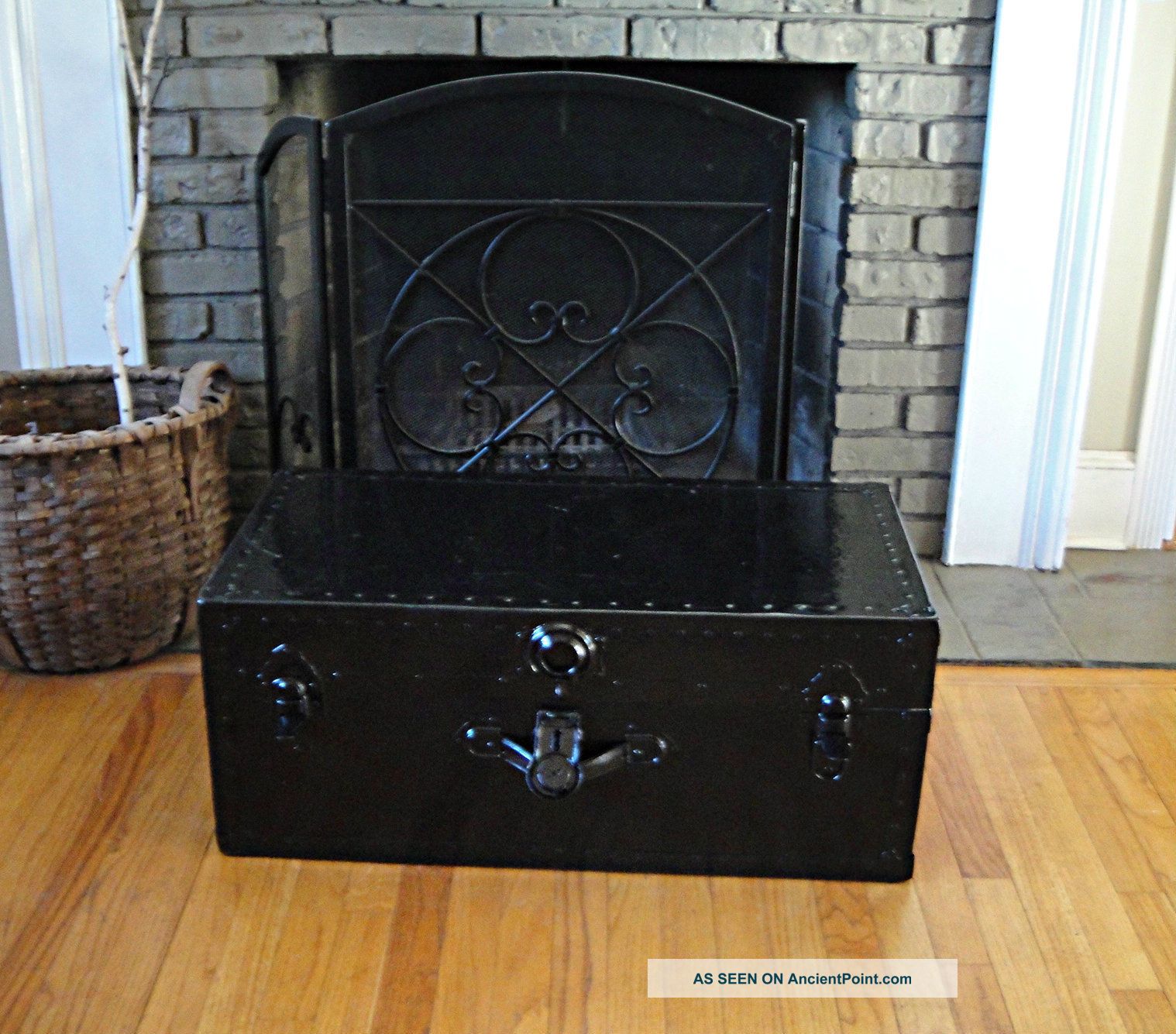Black Night Steamer Trunk Antique Trunk Stagecoach Vintage Chest Coffee Table 1800-1899 photo