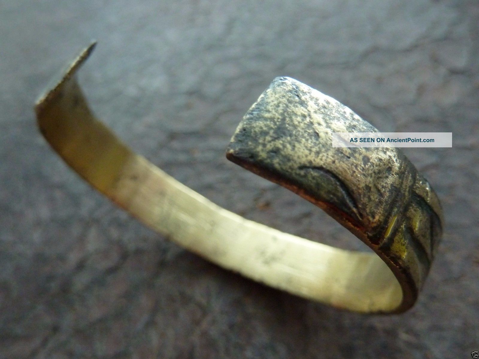 Ancient Viking Bronze Bracelet (b884). Viking photo