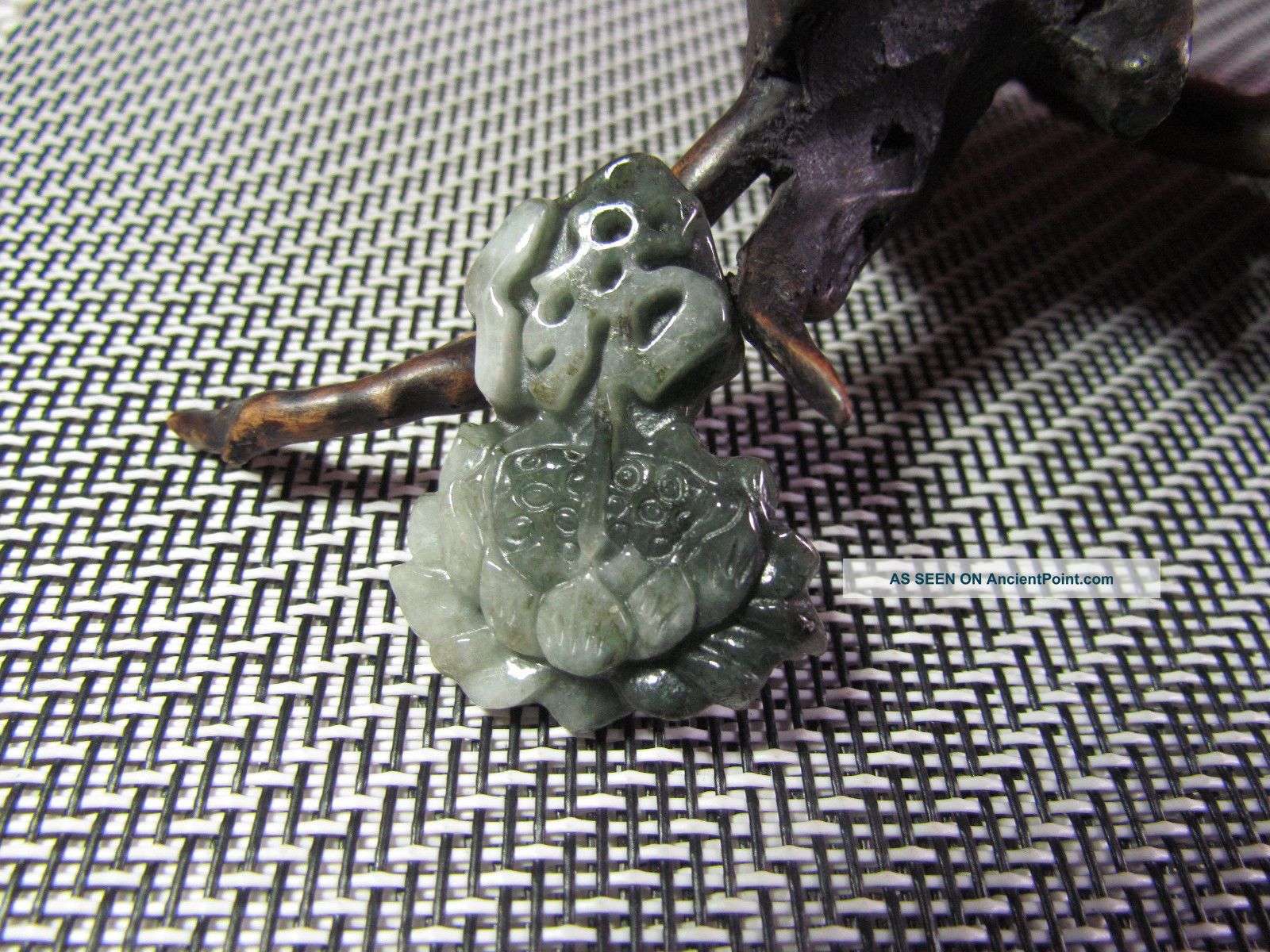 Aaaaa Chinese Hand - Carved Aristocratic Wearing Jadeite Jade Pendant Buddha Lotus Necklaces & Pendants photo