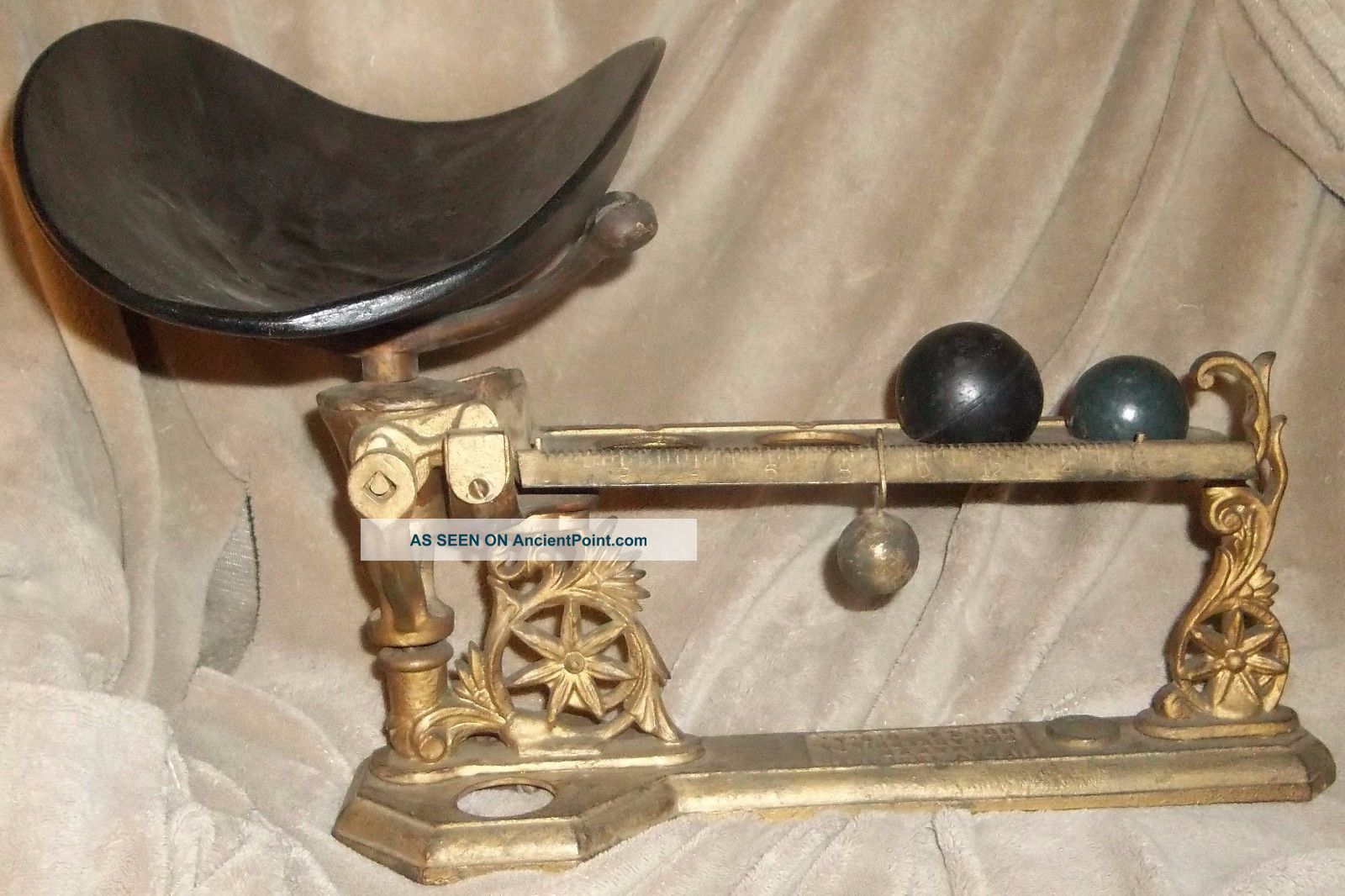 Antique/vintage No.  44 Henry Troemner Metal Ball Scale Candy Lozenges Cough Drops Scales photo