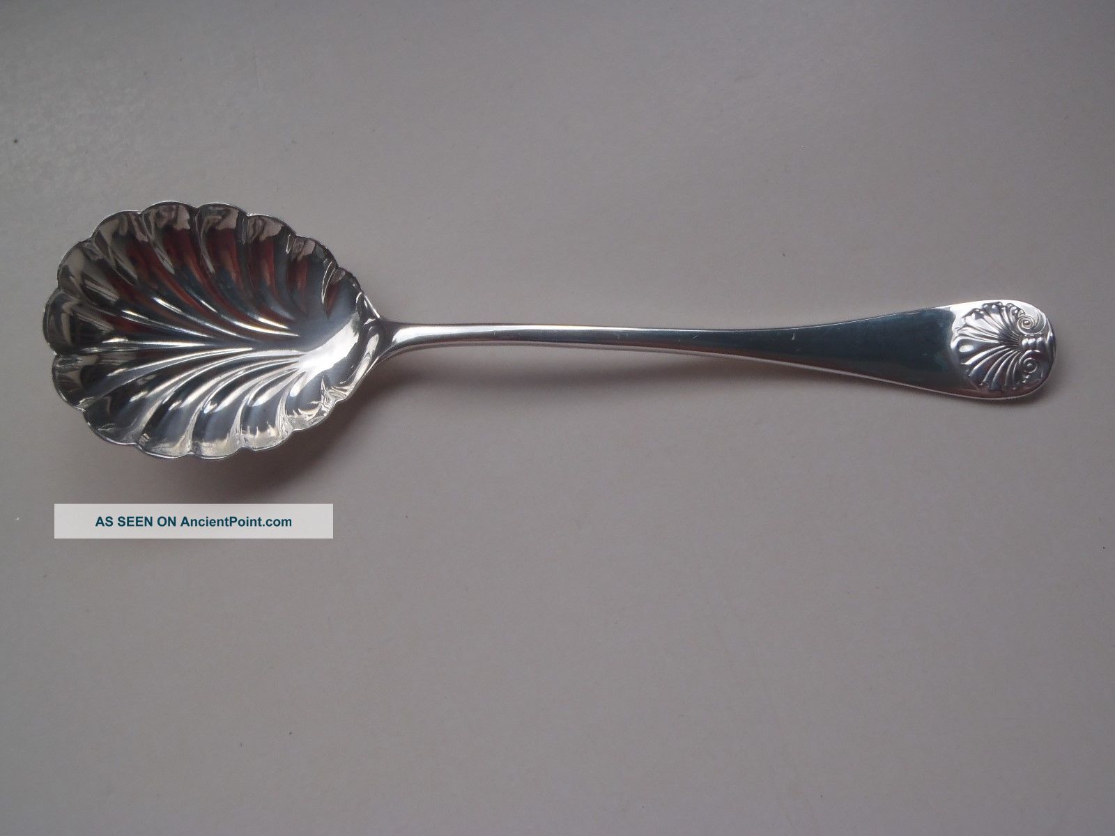 Kirk Stieff Williamsburg Shell Sterling Silver Sugar Shell Spoon Flatware & Silverware photo