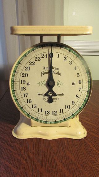 Yellow Vintage American Family Kitchen Scale – Great photo