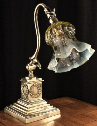 Arts And Crafts/edwardian Adjustable Corinthian Brass Table Lamp Vaseline Shade photo