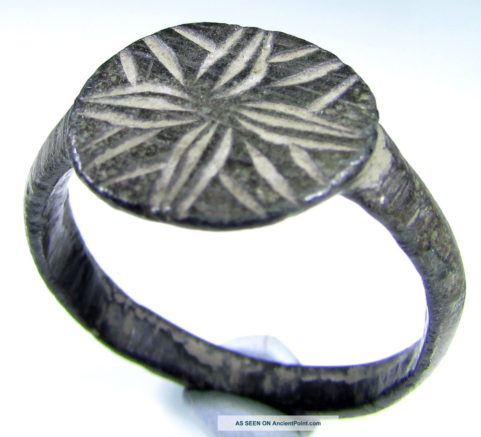 Rare Medieval Bronze Ring Religious With Cross On Bezel - Wearable - 1770 Roman photo