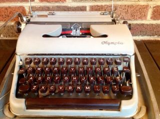 Vtg Olympia Werke Sm3 Deluxe Typewriter W/case & Key Circa 1950 ' S photo