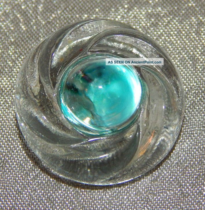 Vintage Glass Radiant Button Green 1095b Buttons photo