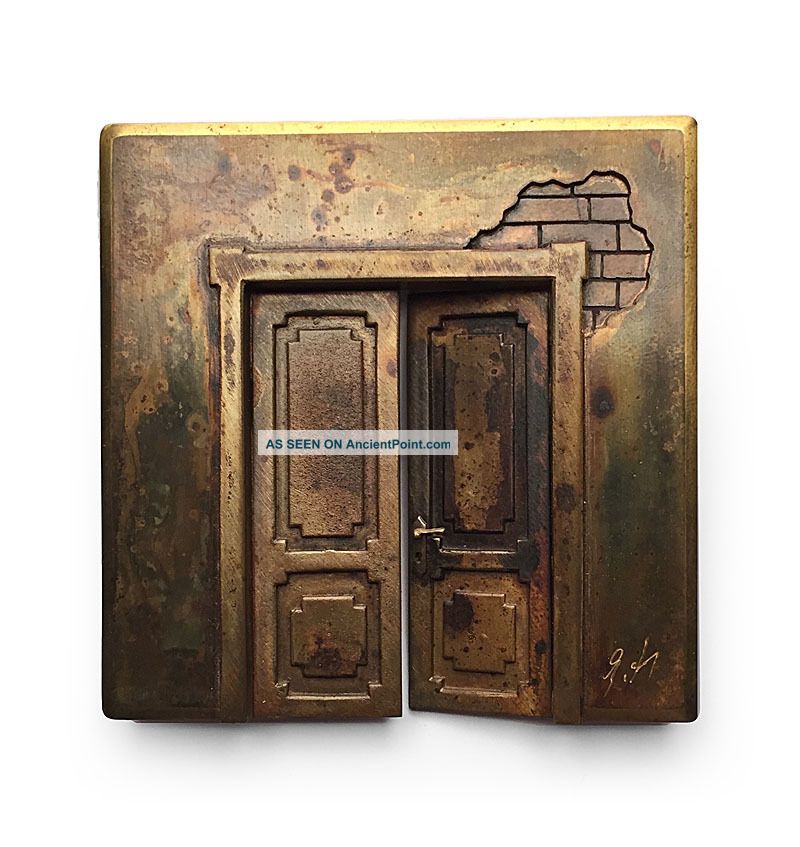 Anonym Surrealist Bronze Open Door Signed Start 5$ Metalware photo