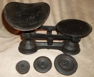 Vintage/antique Cast Iron Scales With 8 Oz.  1 Lb.  & 2 Lb.  Weights Scale From And photo
