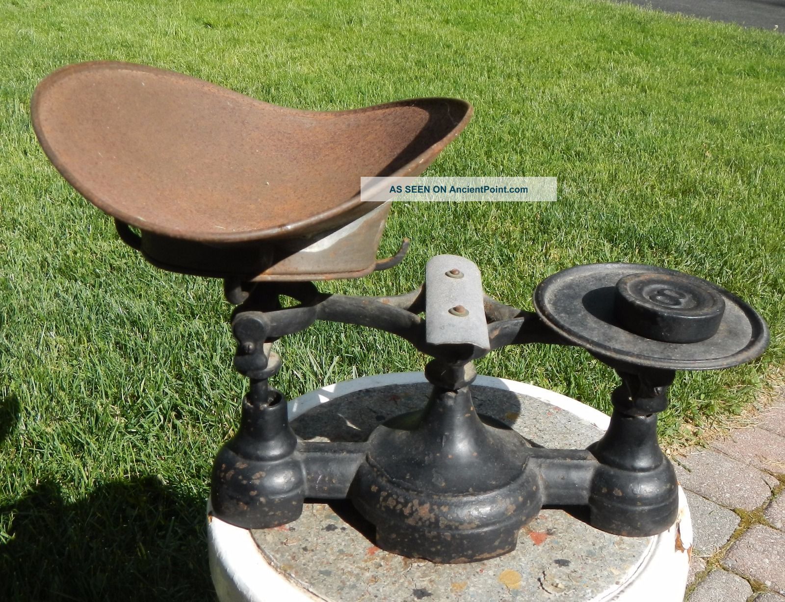 Antique General Store Scale With One Weight Scales photo