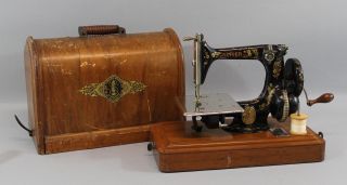 Antique Victorian Patd 1886,  Model 24,  Singer Crank Sewing Machine,  Nr photo